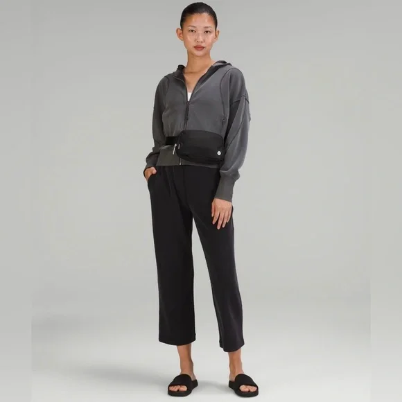 BNWT Lululemon Everywhere Belt Bag Black 1 Litre - Picture 2 of 10